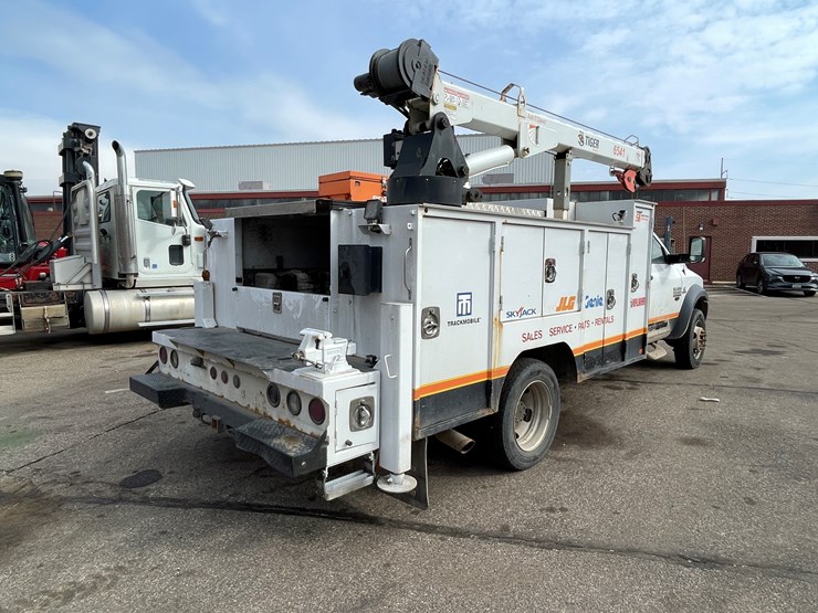 2017-dodge-ram-5500-image-5