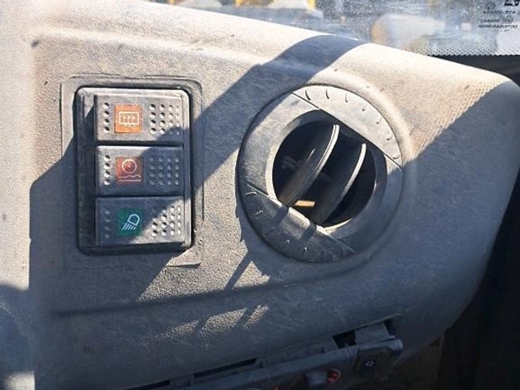 2011-komatsu-wa80-image-15