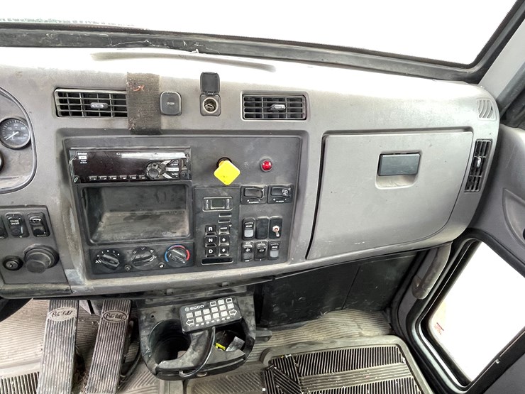 2018-peterbilt-337-image-73