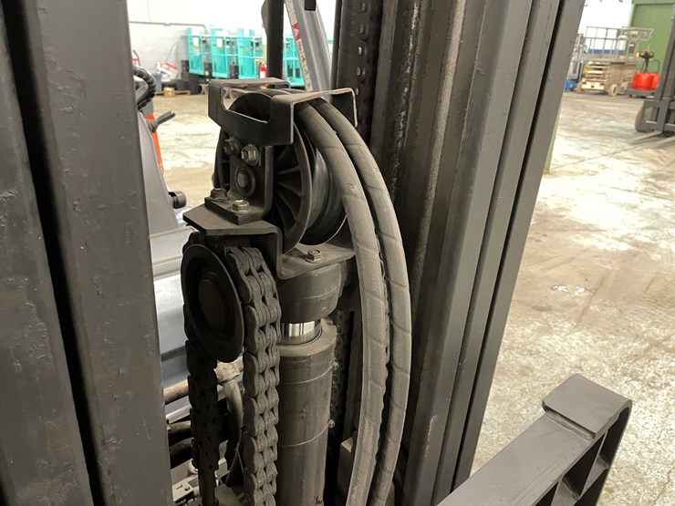 #177-•-2016-toyota-propane-forklift-image-18