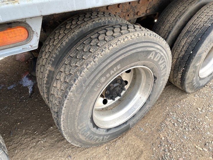 2001-mack-cl713-image-12