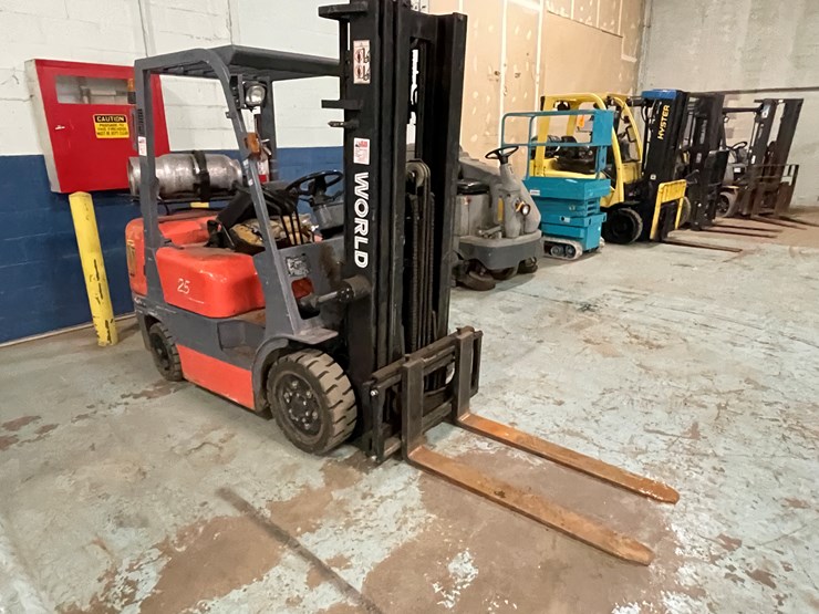 #170-•-world-lift-254-propane-forklift-image-3