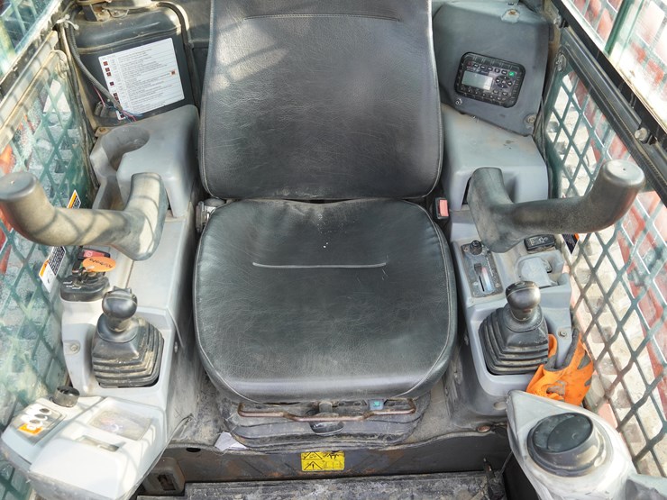 2017-kubota-3800-image-10