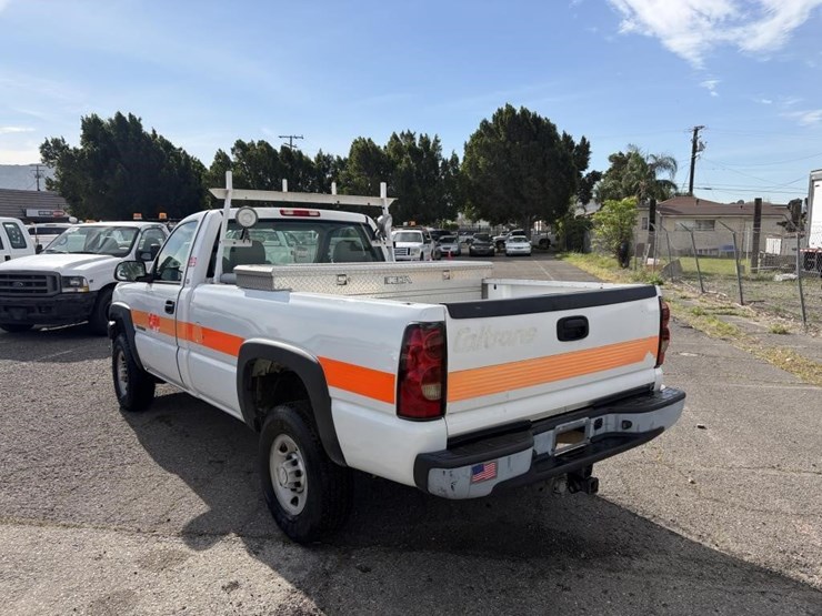 2005-chevrolet-silverado-2500-image-4