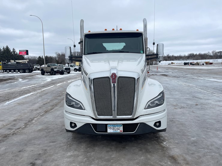 2022-kenworth-t680-image-8