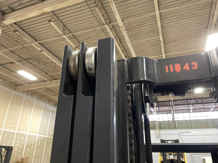 #177-•-2016-toyota-propane-forklift-image-15