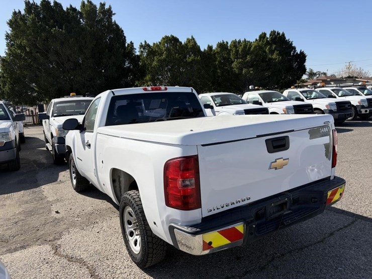 2011-chevrolet-1500-image-2