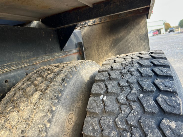 2006-freightliner-auger-truck-image-46