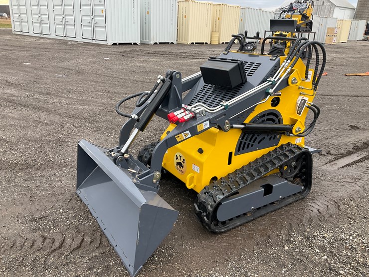 #1011-•-unused-landhero-t460-mini-skid-steer-loader-image-1