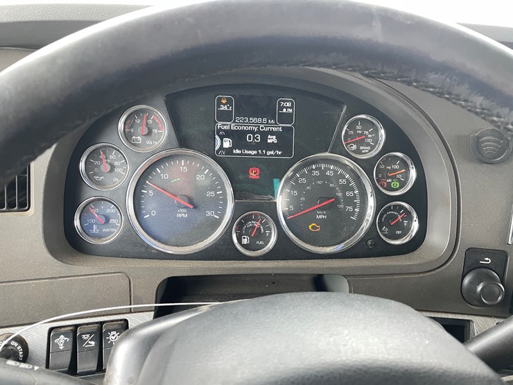 2018-kenworth-t880-image-21