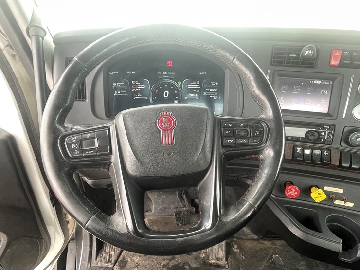 2022-kenworth-t680-image-45