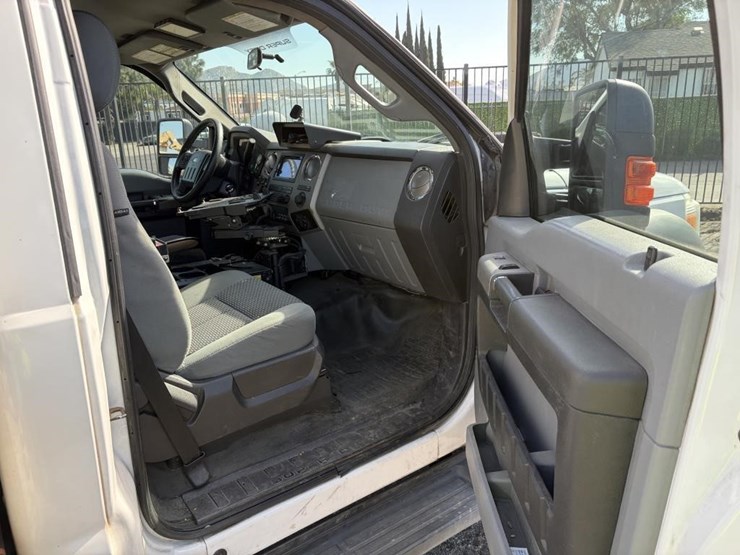 2016-ford-f550-image-10