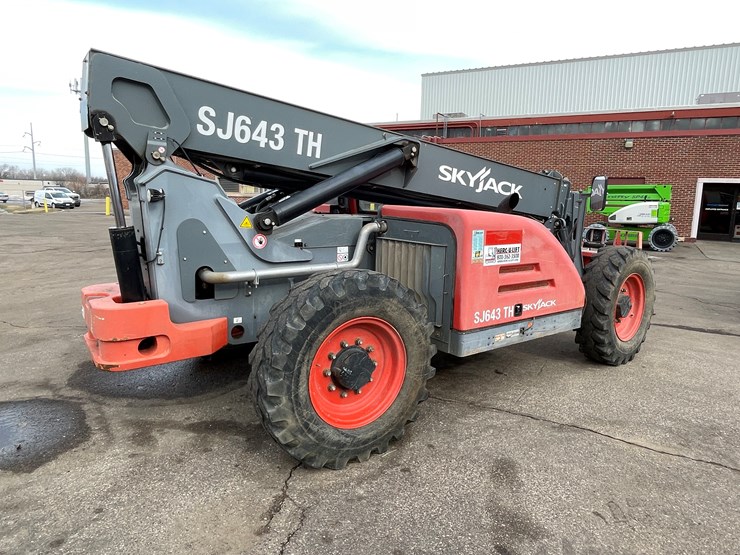 #133-•-2017-skyjack-sj643-telehandler-image-5