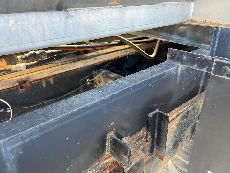 2006-freightliner-auger-truck-image-29