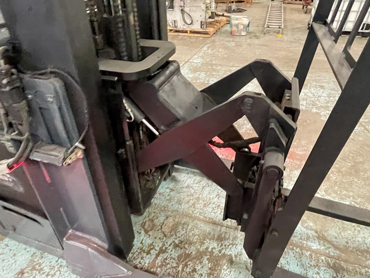 #221-•-2012-toyota-electric-ride-on-reach-truck-image-23