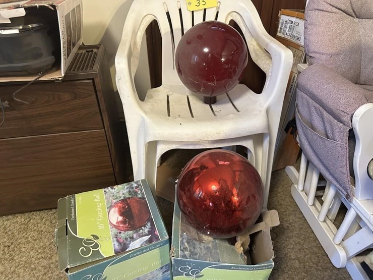 misc.-outdoor-decorations-&-chairs-image-2