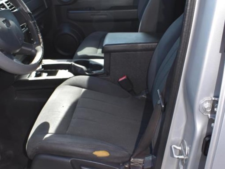 2011-dodge-nitro-image-10