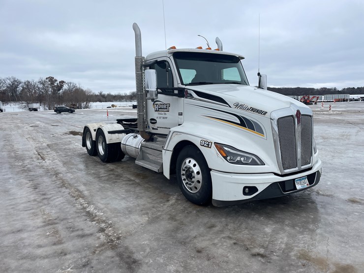 2022-kenworth-t680-image-7