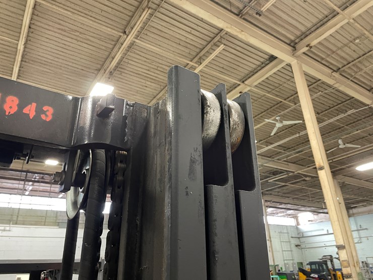 #177-•-2016-toyota-propane-forklift-image-13