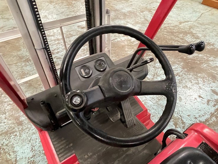 #184-•-toyota-9-runner-electric-forklift-image-19