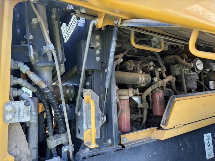 2017-komatsu-wa380-8-image-15