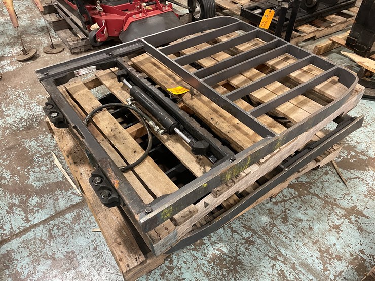 #7672-•-(2)-hydraulic-forklift-side-shift-carriages-image-1