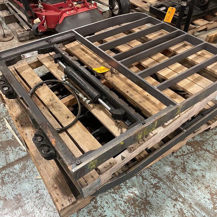 #7672 • (2) Hydraulic Forklift Side Shift Carriages