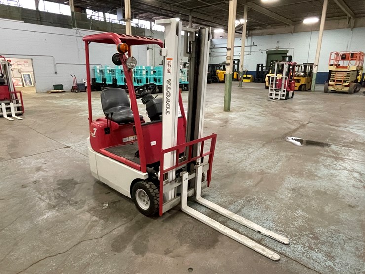 #185-•-toyota-7-runner-electric-forklift-image-3