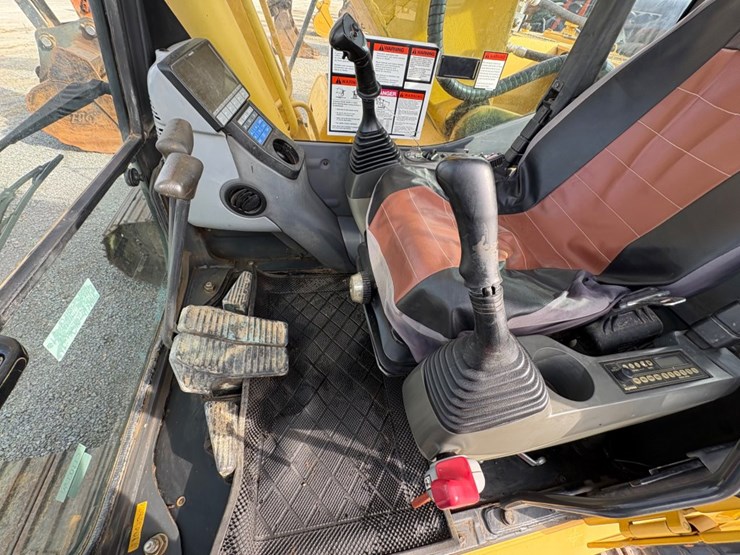 2010-komatsu-pc200-lc-8-image-17