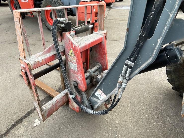 #133-•-2017-skyjack-sj643-telehandler-image-14