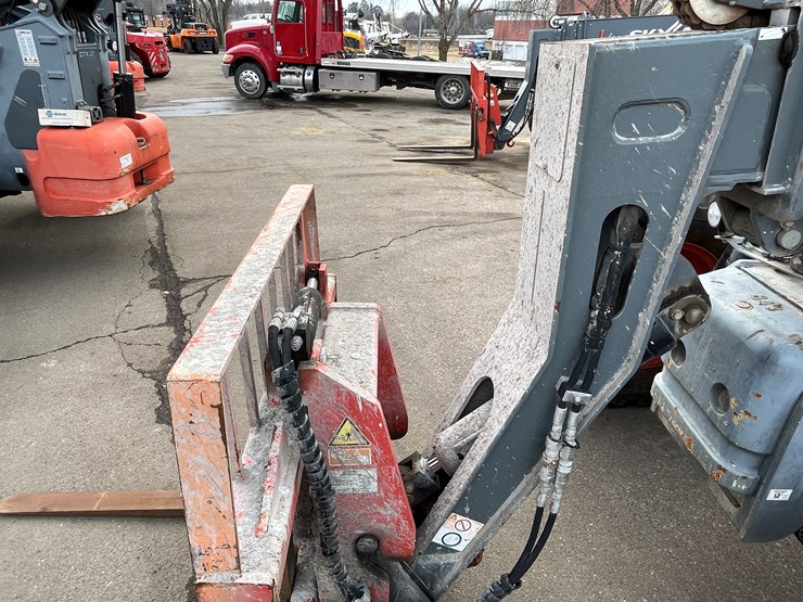 #133-•-2017-skyjack-sj643-telehandler-image-13