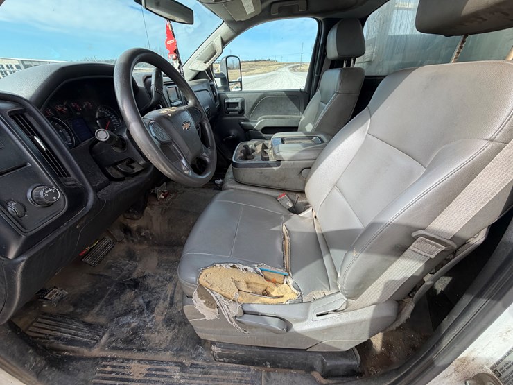 2015-chevrolet-3500hd-image-15