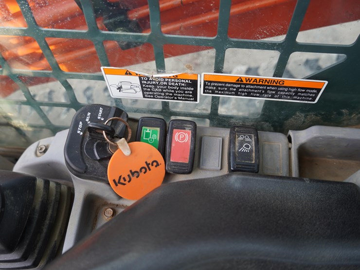 2017-kubota-3800-image-14