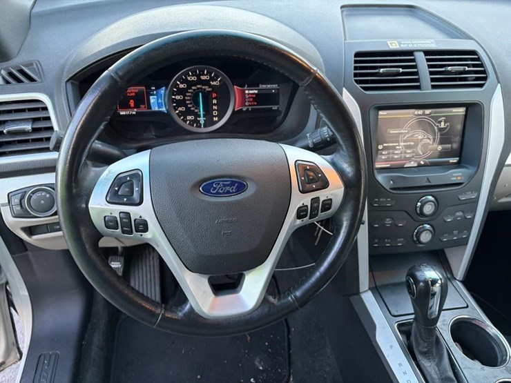 2011-ford-explorer-xlt-image-13