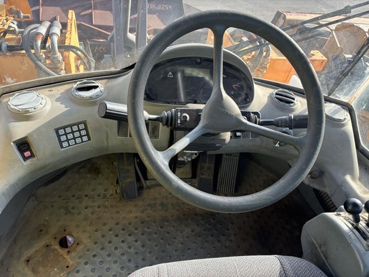 2007-volvo-l11oe-wheel-loader-image-14