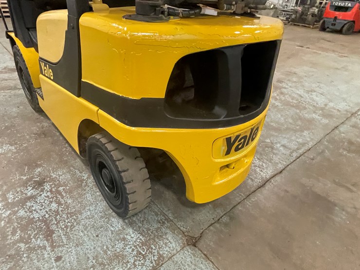 #176-•-2011-yale-propane-forklift-image-18