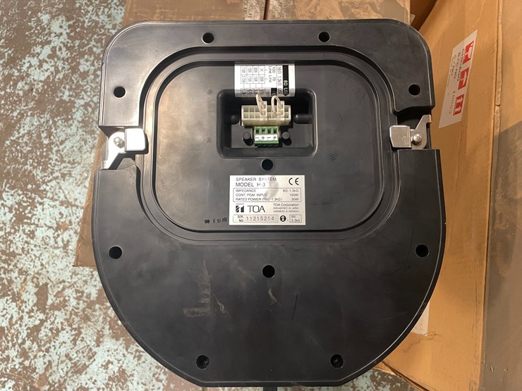 #7651-•-misc.-speakers,-electronic-parts-and-tripp-lite-battery-clips-image-5