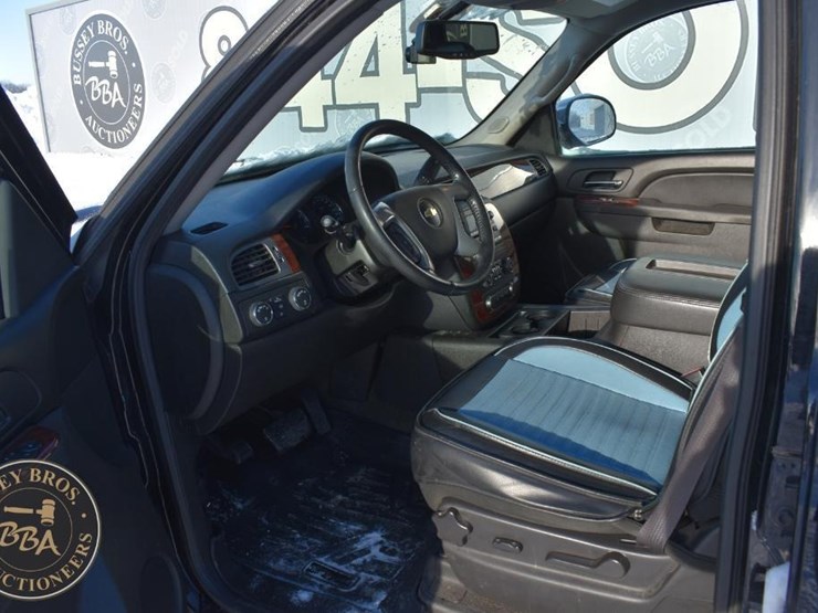 2013-chevrolet-tahoe-ls-image-23