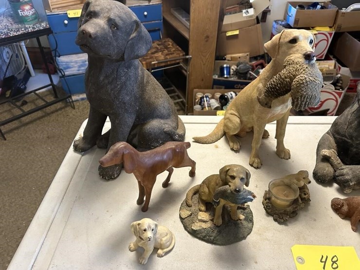 dog-sculpture-displays-image-2