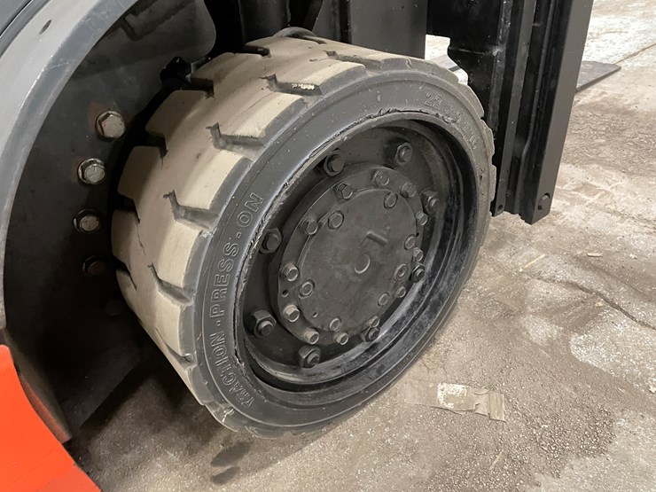 #177-•-2016-toyota-propane-forklift-image-23