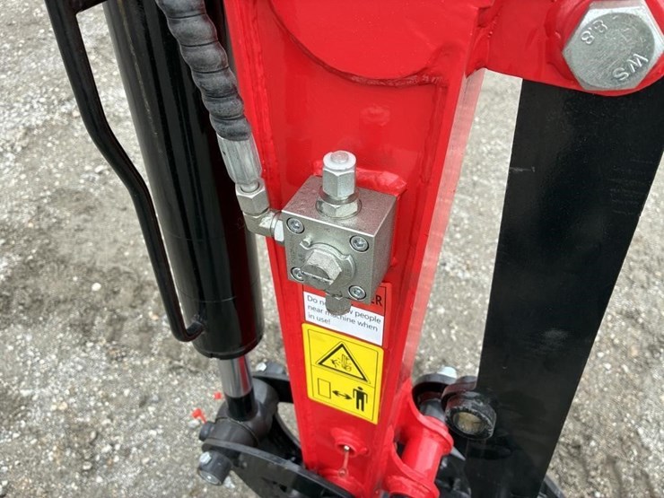 2026-vicsec-hydraulic-excavator-image-11