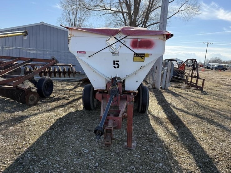 tyler-pull-type-fertilizer-spreader-image-2