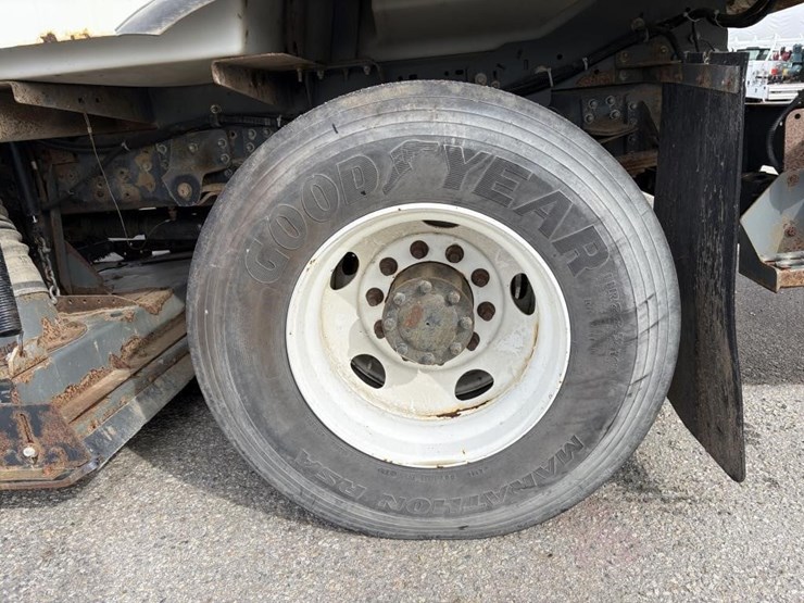 2009-gmc-t7500-image-5