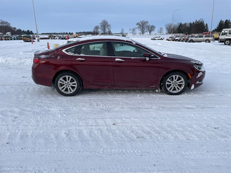 #1524-•-2016-chrysler-200-(has-mn-title)-image-7