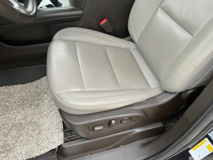 2023-chevrolet-tahoe-image-42