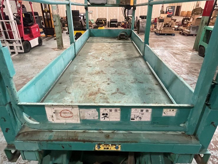 #202-•-airman-encl06-electric-track-scissor-lift-image-26