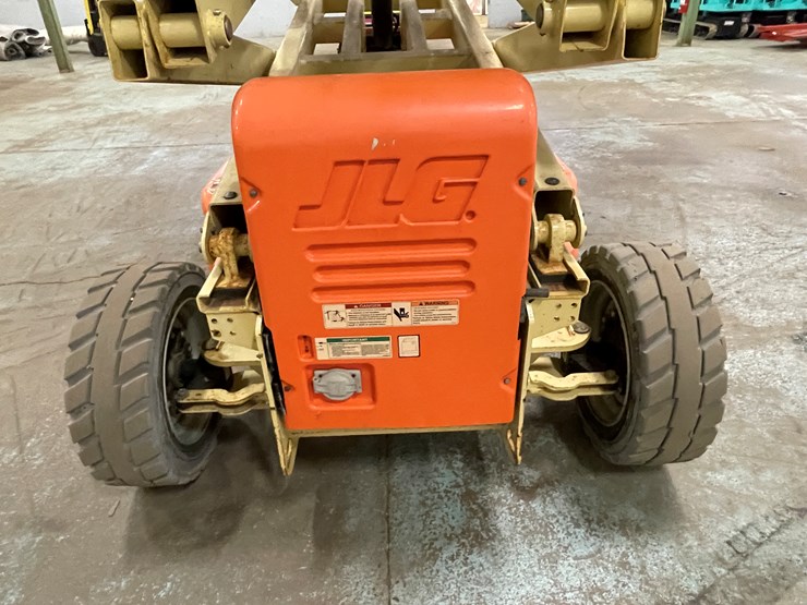 2012-jlg-4069le-image-42