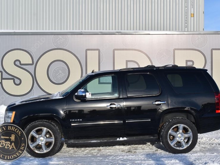 2013-chevrolet-tahoe-ls-image-2