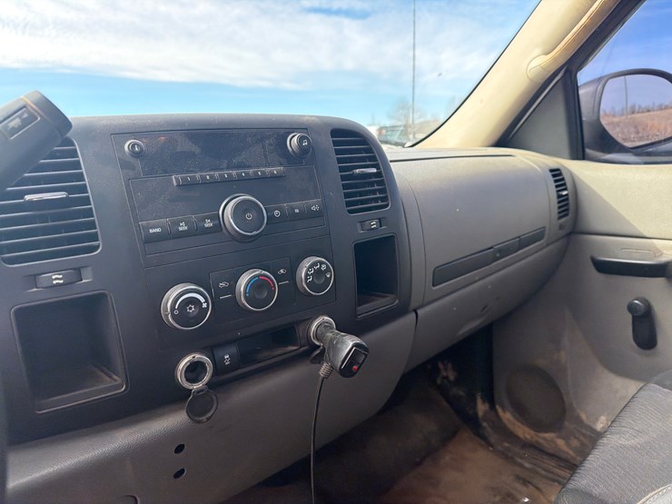 2014-chevrolet-2500hd-image-13