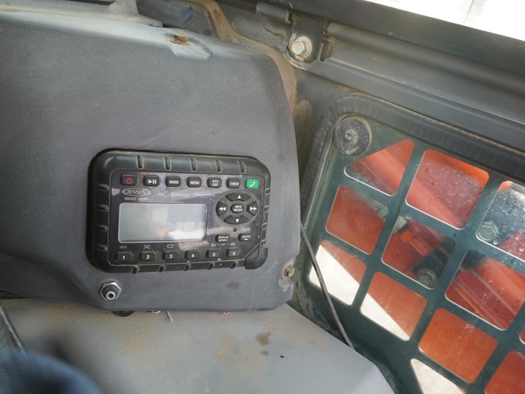 2017-kubota-3800-image-16